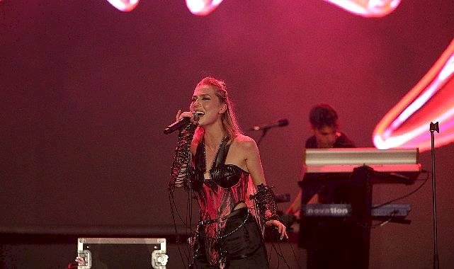 İstanbul Festivali'nin Coşkulu İkinci Gününde Skapova, Yedinci Ev, Mavi ve Güneş Sahne Aldı