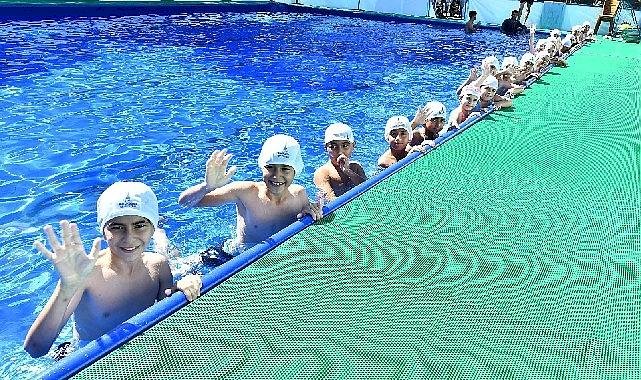 İzmir'de havuzlar kuruldu çocuklar mutlu