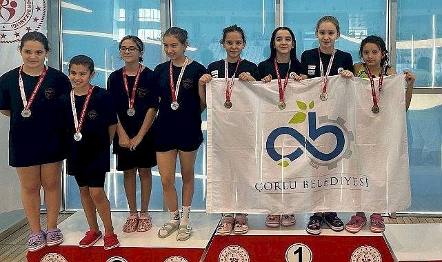 Yüzücülerimiz Kupayı Çorlu'ya Getirdi