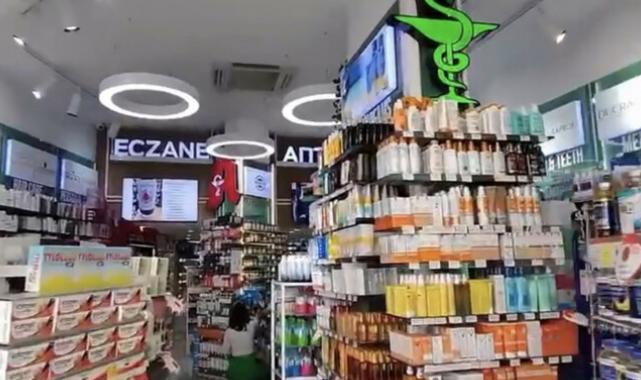 Antalya'da Rus çiftin sosyal medyada ucuz eczane oyunu: Soruşturma başlatıldı