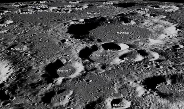 Ay'ın güney kutbuna şimdiye kadarki ilk dokunuşu izleyin: Hindistan'ın aracı yüzeye böyle indi