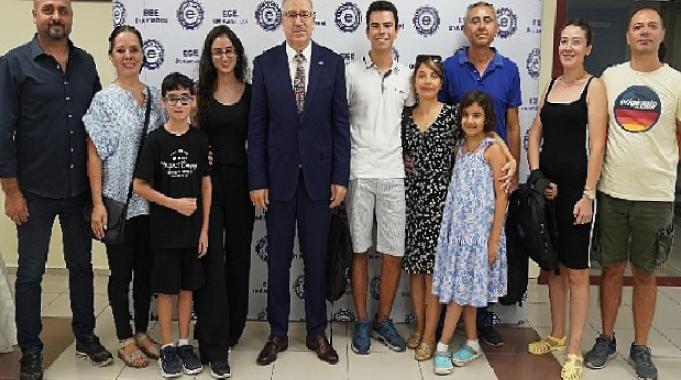 Başarılı öğrencilerin kayıtlarını Rektör Prof. Dr. Budak yaptı