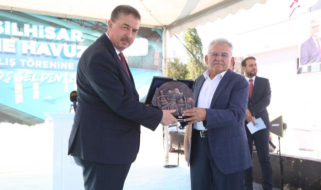 Başkan Büyükkılıç, Yeşilhisar Yüzme Havuzu’nun açılışını yaptı