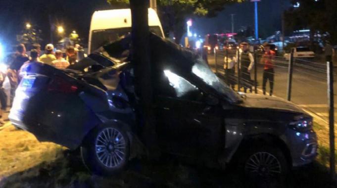 Bolu&#039;da kağıt gibi ezilen araçtan sağ çıktılar: 5 yaralı