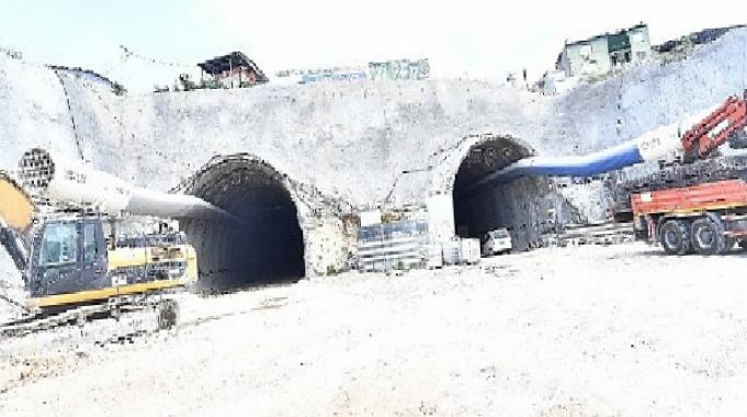 Buca Onat Tüneli yolu yarıladı