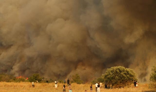 Çanakkale'de orman yangını! Rüzgar her yere alev taşıdı
