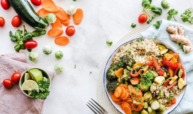 Çeşitli ve dengeli beslenme besin alerjisini önlüyor