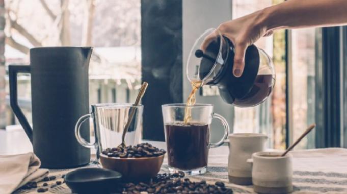 Çok kahve tüketenler, günde ne kadar su içmeli?