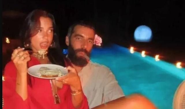 Dua Lipa'nın sevgilisi aileye girdi