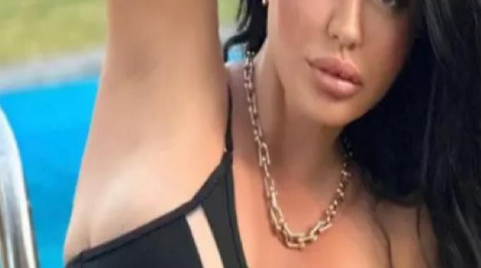 Ebru Polat kalça pozu verdi! Gören, "Kalça estetiği mi yaptırdın?" dedi! O kare sosyal medyayı salladı