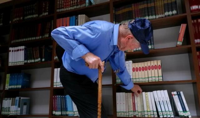 Edirne'de iki üniversite mezunu 80 yaşındaki adam üçüncü üniversitesini kazandı