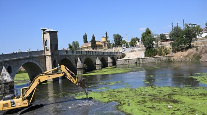 Edirne&#039;de Tunca Nehri yatağında temizlik çalışması