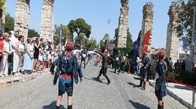 Efes Selçuk Büyük Trruz&#039;un 101. Yılında &quot;O An&#039;a &quot; tanıklık etti