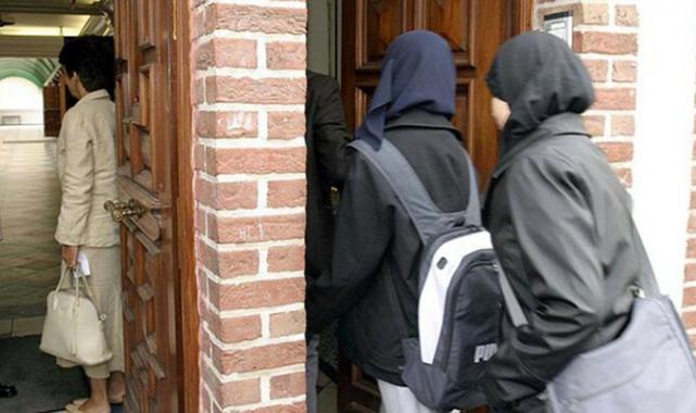 Fransa'nın uzun elbise rahatsızlığı: Laikliğe aykırı buldular