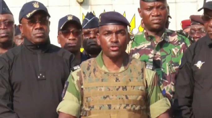 Gabon darbesine öncülük eden General Nguema, geçiş hükümetinin lideri oldu