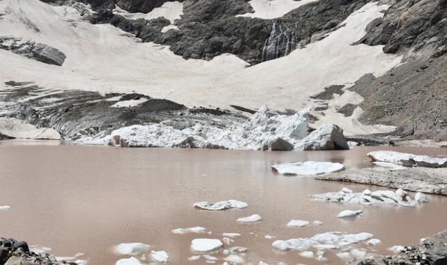 Hakkari'deki Cilo Dağları'nda buzullar eriyor