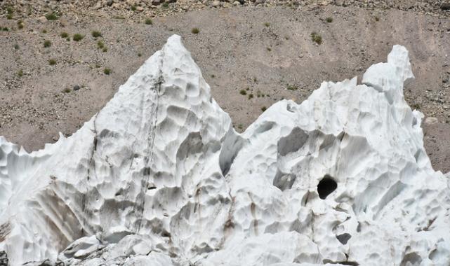 Hakkari'deki Cilo Dağları'nda buzullar eriyor