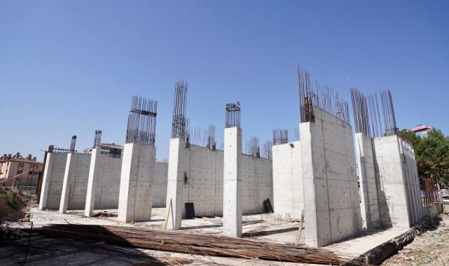 İmamoğlu, İBB’nin Elazığ’daki okul inşaatında incelemelerde bulundu