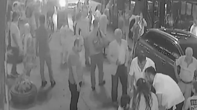 İstanbul'da yol verme kavgasında İETT otobüsüne biber gazı sıktı