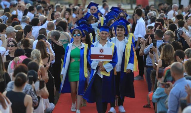 İYTE'de Mezuniyet Çoşkusu Yaşandı