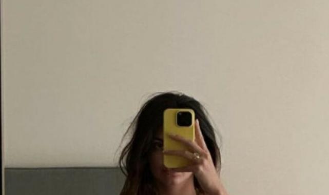 Kendall Jenner'ın minik bikinili ayna pozuna beğeni yağdı