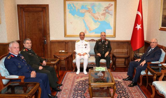 Komuta kademesi, Milli Savunma Bakanı Yaşar Güler'i ziyaret etti