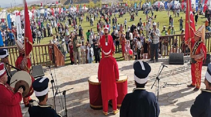 Konya Büyükşehir Malazgirt Zaferi'nin 952. Yıl Dönümü Coşkusuna Eşlik Ediyor