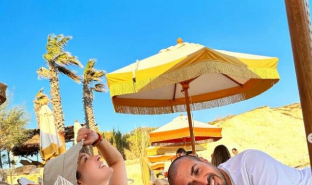 Mustafa Aksakallı ile Ezgi Mola'dan yeni tatil pozları