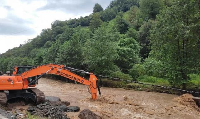 Rize'yi sel vurdu: Heyelan sonrası hasar tespit çalışmaları
