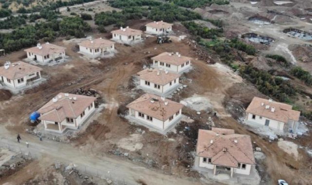 Afetin vurduğu Hatay'da köy evlerinde sona gelindi