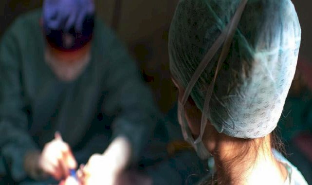 Avustralya'da 64 yaşındaki kadının beyninden solucan çıktı