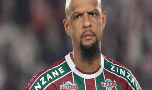 Felipe Melo, tavuk taklidi yaptığı için para cezası aldı