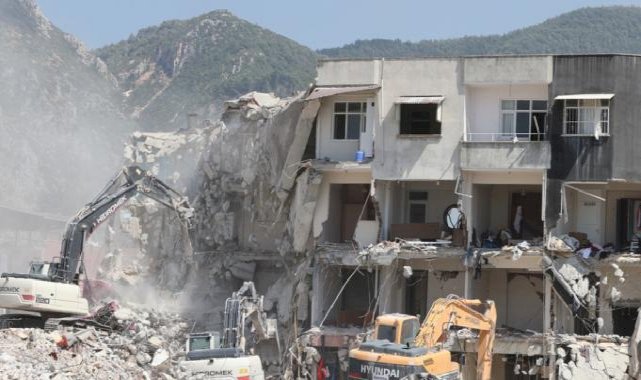 Hatay Basra sıcağında yeniden inşa ediliyor