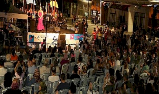 Küçükçekmece'de 'Sanat' parka taşındı, yaz akşamları renklendi