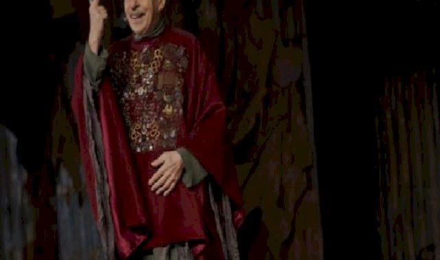 Küçükçiftlik Bahçe Tiyatrosu sezonu Gencol Erkal'la kapatıyor...