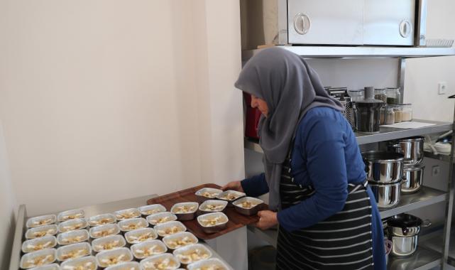 Yaşlı Yaşam Merkezi’nde aşure ikramı