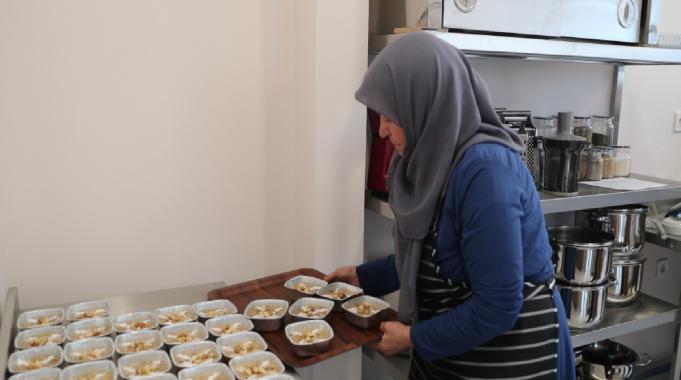 Yaşlı Yaşam Merkezi’nde aşure ikramı