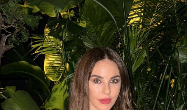 51 yaşındaki Defne Samyeli dekolteli pozlarıyla sosyal medyayı salladı! 'Kim der ki 51 yaşında'