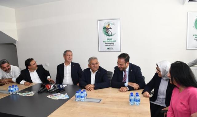 Başkan Büyükkılıç, Akar ve Çiçek ile birlikte Yeşilay Kayseri Şubesi’ni ziyaret etti