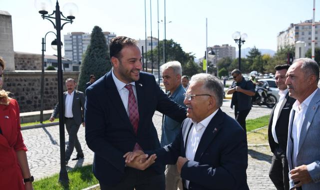 Başkan Büyükkılıç, Akar ve Çiçek ile birlikte Yeşilay Kayseri Şubesi’ni ziyaret etti