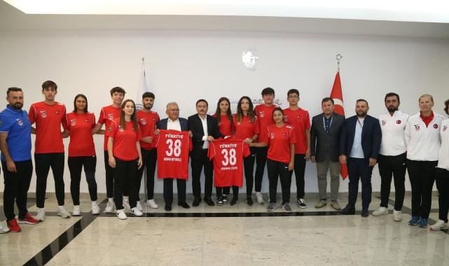 Başkan Büyükkılıç: "Yakışanı yapıyorlar, şehrimize sahip çıkıyorlar"