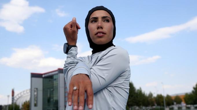 Burcu Sabatan&#039;dan Fransa&#039;daki başörtüsü yasağına tepki