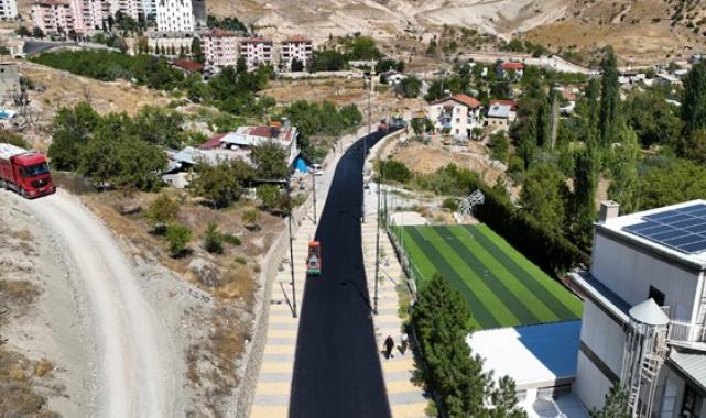 Darende’de asfaltlama çalışmaları devam ediyor