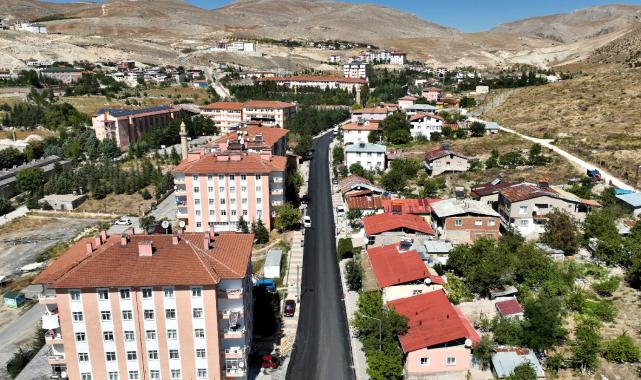 Darende’de asfaltlama çalışmaları devam ediyor