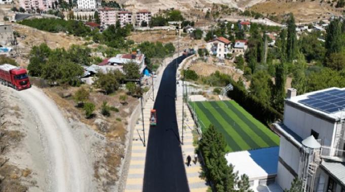 Darende’de asfaltlama çalışmaları devam ediyor