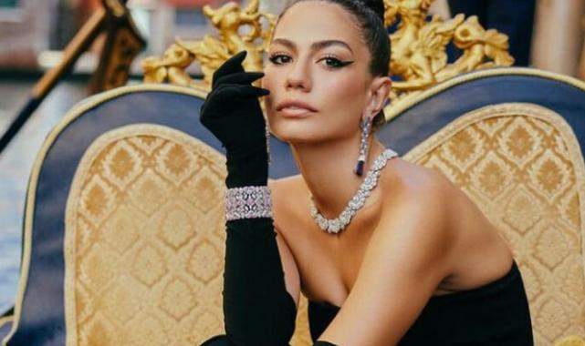 Demet Özdemir, Venedik Film Festivali'nde beline kadar yırtmacıyla boy gösterdi