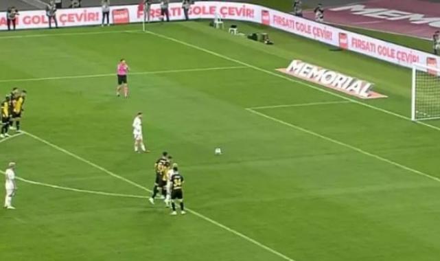 DÜNYA GALATASARAY'I KONUŞUYOR! Kerem Aktürkoğlu ve Icardi'den ender görülen penaltı organizasyonu