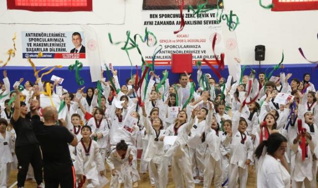 Gölcük'te taekwondo sporcuları kuşak atladı