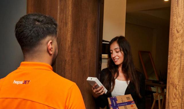 Hepsiburada’dan geceyarısı Edirne'den Ardahan'a iPhone 15 seferberliği