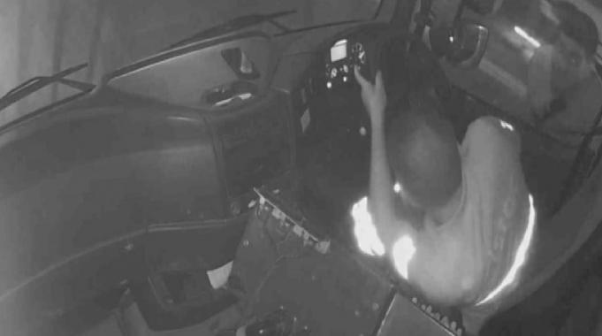 İBB personeli belediye aracıyla önce aracı sonra sürücüyü ezip kaçtı